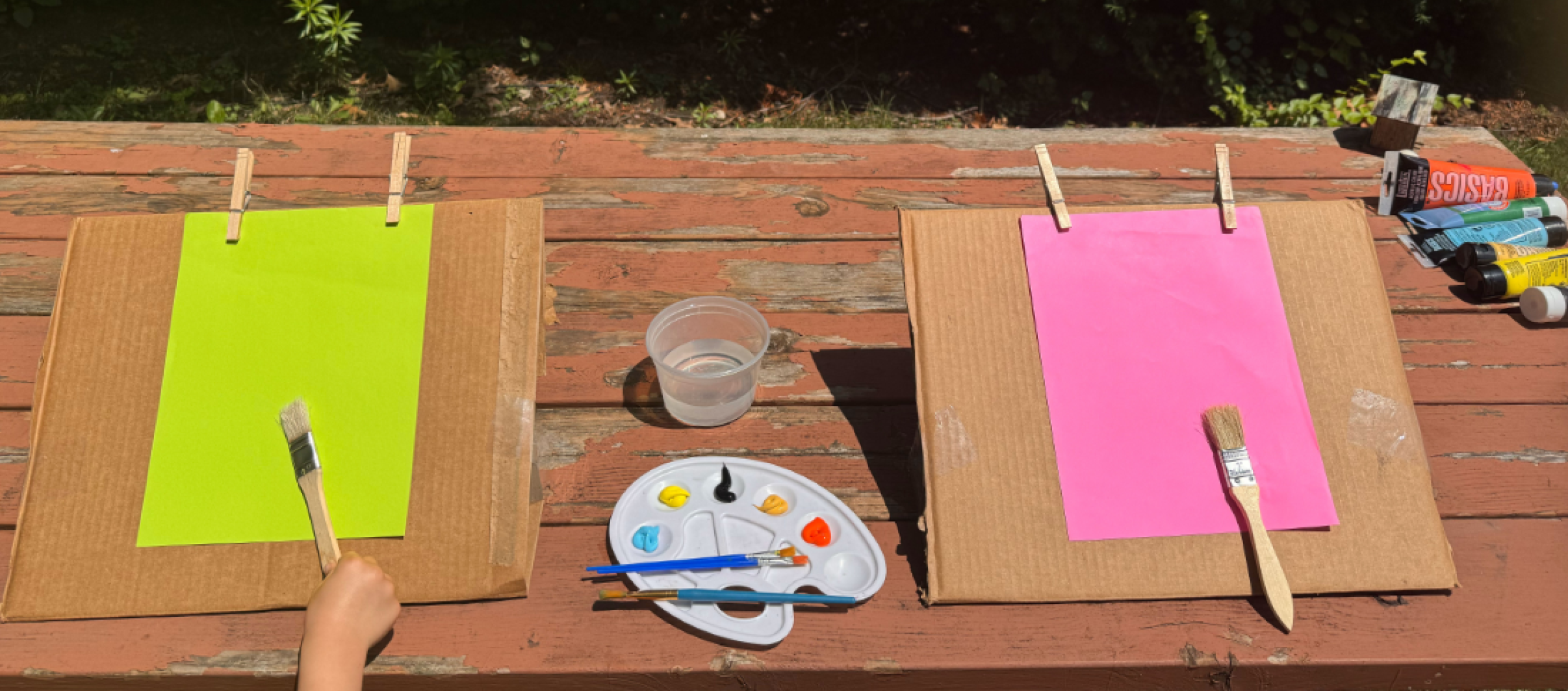 Cardboard tabletop easels